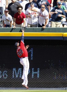 JASON HEYWARD REACHES UP TO GRAB AN INFIELD FLY. 